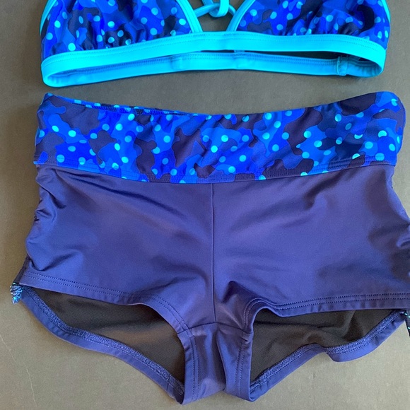 TYR 2 Piece Swimsuit - Picture 2 of 5